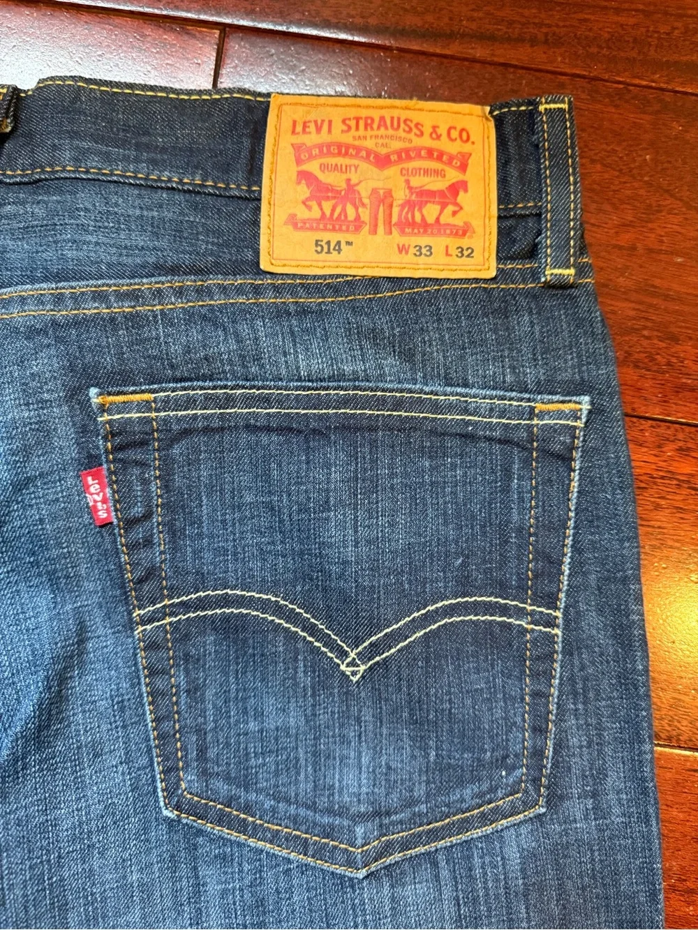Levi's Slim Straight Jeans in Medium Blue Wash